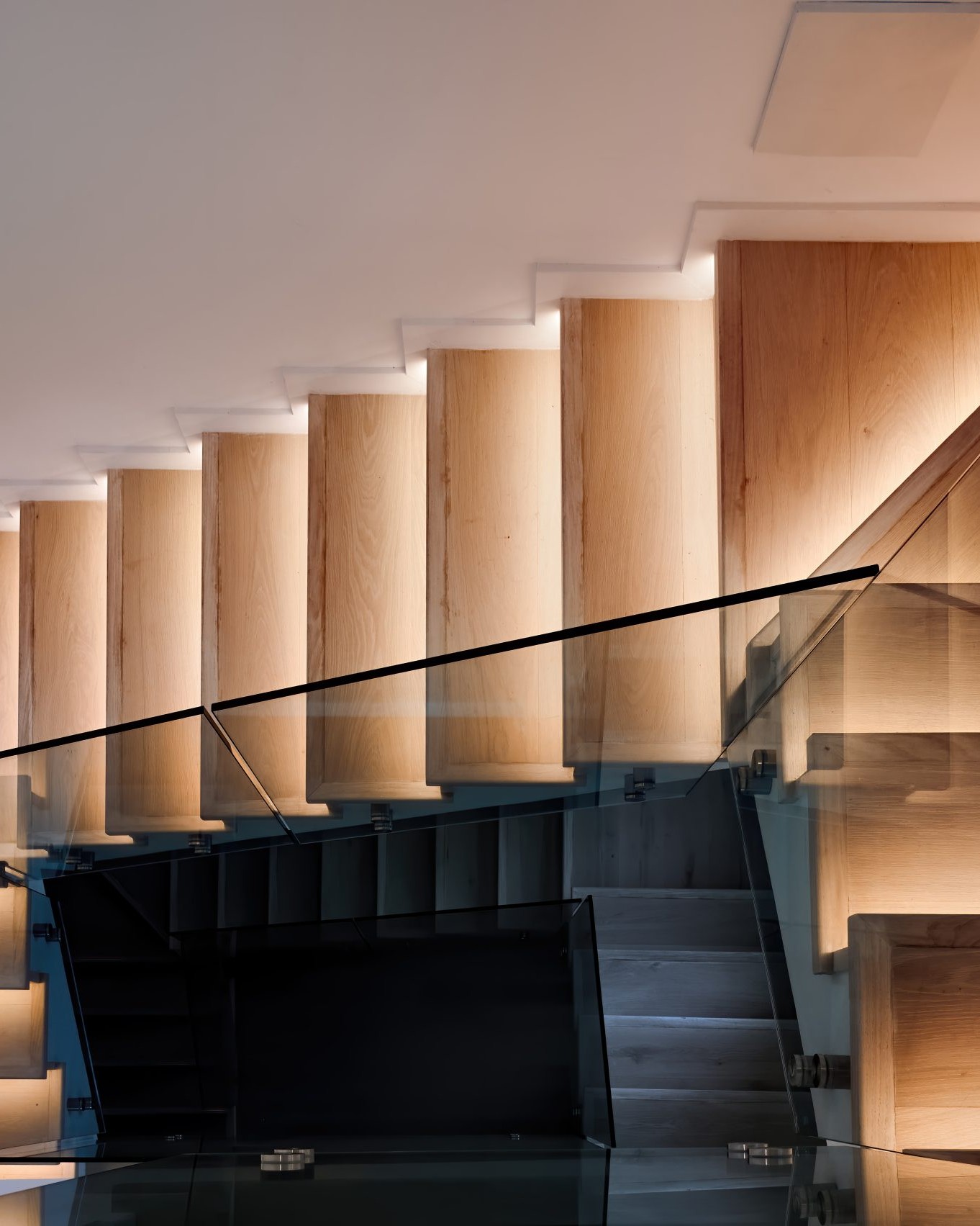 Scala moderna con parapetto in vetro realizzata da VS Line a Lugano